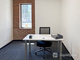 Regus | CA, Visalia - S Church St