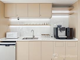 Regus | Shanghai, Asia Building