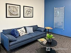 HQ || CA, Folsom - Orchard Dr