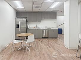 Regus | IL, Chicago - N Clark St