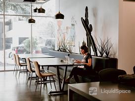 Common Desk - 6th & Congress