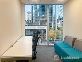 SPACES | BC, Vancouver - Green Lamp