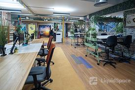 DeskLodge Beacon Tower