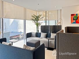 Regus | Makati, Victoria de Makati