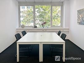 HQ | Stuttgart, HQ Offisto