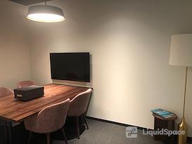 Industrious - Fashion District