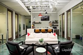 iQ Offices | 250 University Ave.