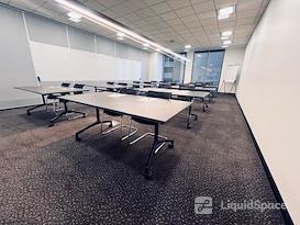 CorporateCubes.Co - 333 Collins