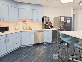 HQ | OH, Middleburg Heights - Engle Rd