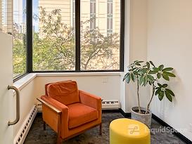 HQ | IL, Chicago - E Huron St