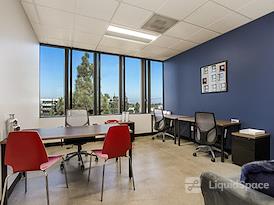 Regus || Commerce Corporate Center