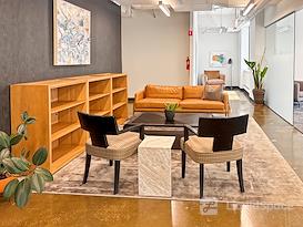 HQ | IL, Chicago - E Huron St