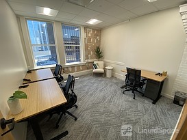 Common Desk - 6th & Congress
