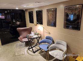 Co Work & Mau I Business Centre