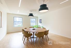 SPACES | La Defense, Cours Valmy