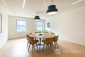 SPACES | La Defense, Cours Valmy