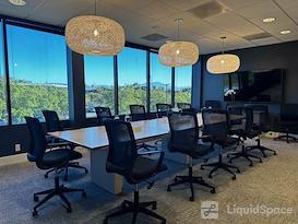 (VON) Von Karman Corporate Center