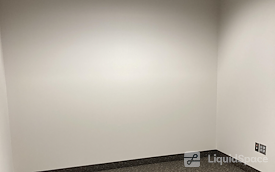 OffiCenters at International Plaza