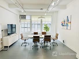  Startup Studio X: Office for 10