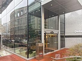 SPACES | BC, Vancouver - Green Lamp