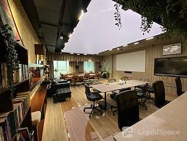 Bayan Business Center