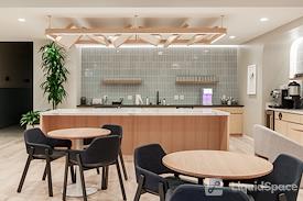 Industrious - 386 Park Ave S