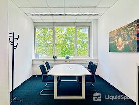 HQ | Stuttgart, HQ Offisto