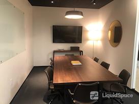 Industrious - Fashion District