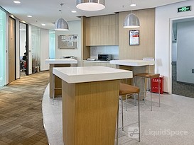 Regus | Chongqing, HNA Poly Plaza
