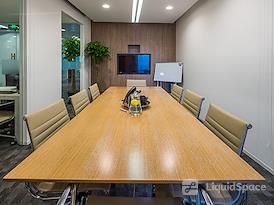 Regus | Shanghai, The Hub