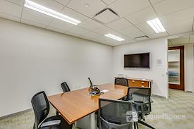 Carr Workplaces - Aon Center