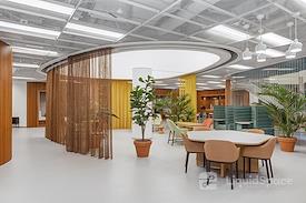 Regus | Budapest, Szervita Square