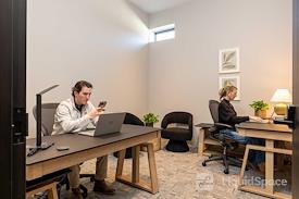Expansive - 216 Coworking
