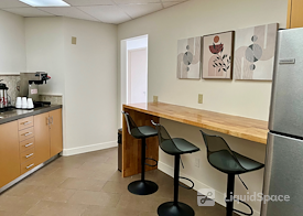 Airport Plaza Center