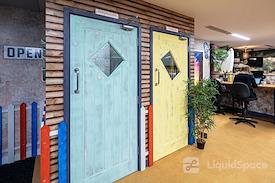 DeskLodge Beacon Tower