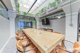 Common Desk - 6th & Congress