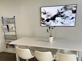 Bright, Street-Level Downtown Studio