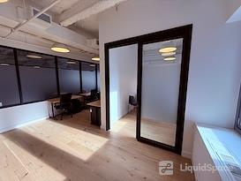 Corporate Suites: 880 3rd Avenue