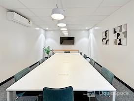 Regus | Makati, Victoria de Makati