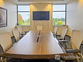 Regus || WI, Eau Claire - Oakwood Mall Dr