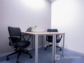 Regus | Osaka, Keihan Yodoyabashi (Open Office)