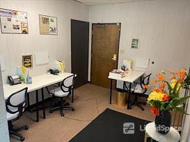 Cozy Co-Working, Content Creation & Small Meeting Space