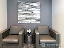 HQ | ON, Toronto - Hullmark Center