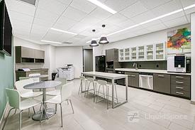 Regus | American Center