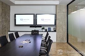 iQ Offices | 250 University Ave.