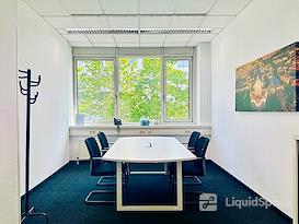 HQ | Stuttgart, HQ Offisto