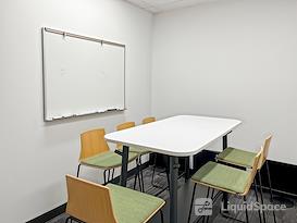 HQ | WA, Bellevue - NE 4th St