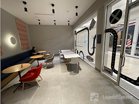 Capital One Café - Lenox Square