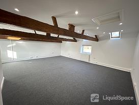 HQ | ROISSY HQ, Airport