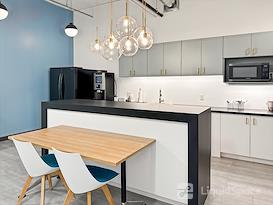 Regus | MN, Brooklyn Center - N Summit Dr